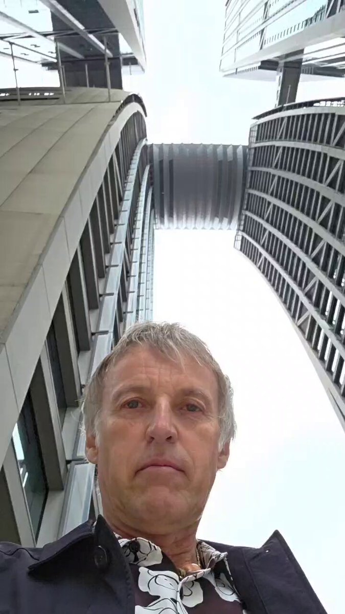 Jesús Calleja flipa al llegar a la ciudad china de Congquing (32 millones de habitantes).