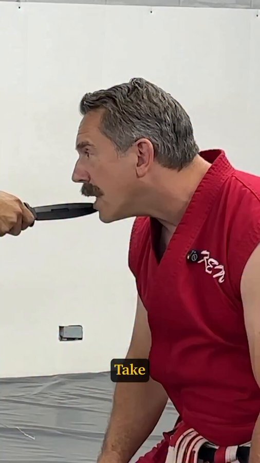 Cómo reaccionar si te аtacan dos personas аrmadas con un cuchiIIo.