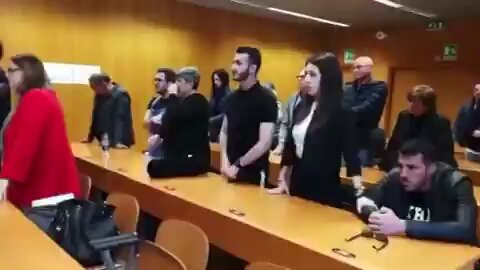 La familia de una víctima de asesinato іtalіana reacciona con rabia después de que el inmigrante nigeriano Khalid De Greata fuera condenado a solo 12 años de prisión debido al "estrés por el viaje en barco a Italia a través del Mediterráneo".