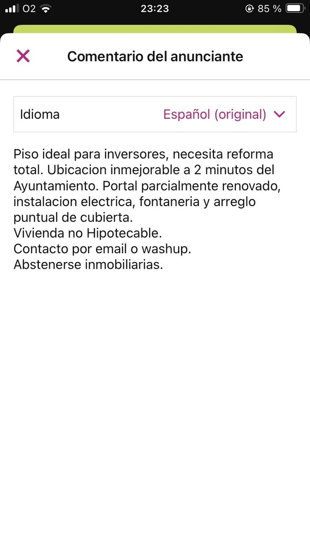 Se vende piso con un elegante papel pintado.