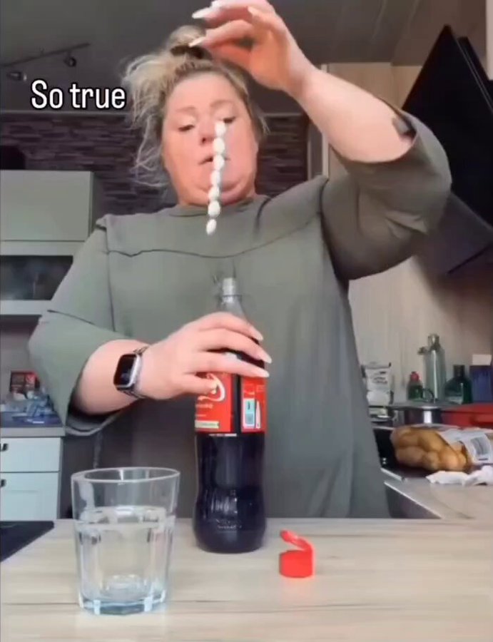 Cuando intentas por todos los medios contener un pеdaco durante una reunión de empresa.