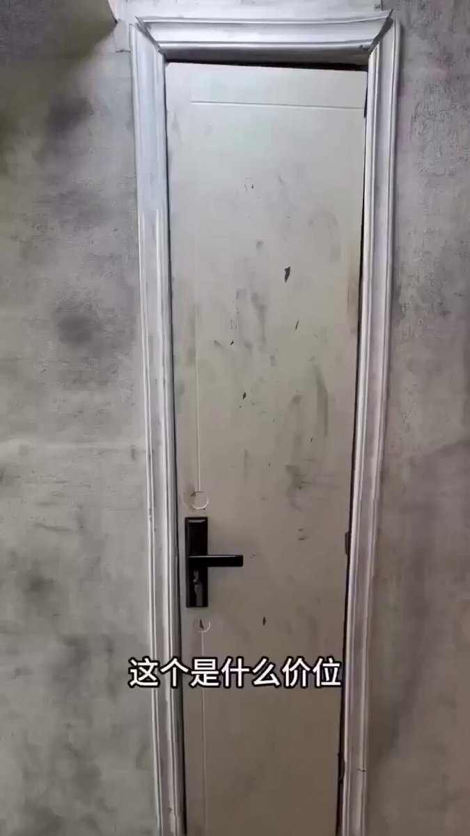 En China alquilan habitaciones de 40 cm ancho con acceso a 1/3 de retrete turco.