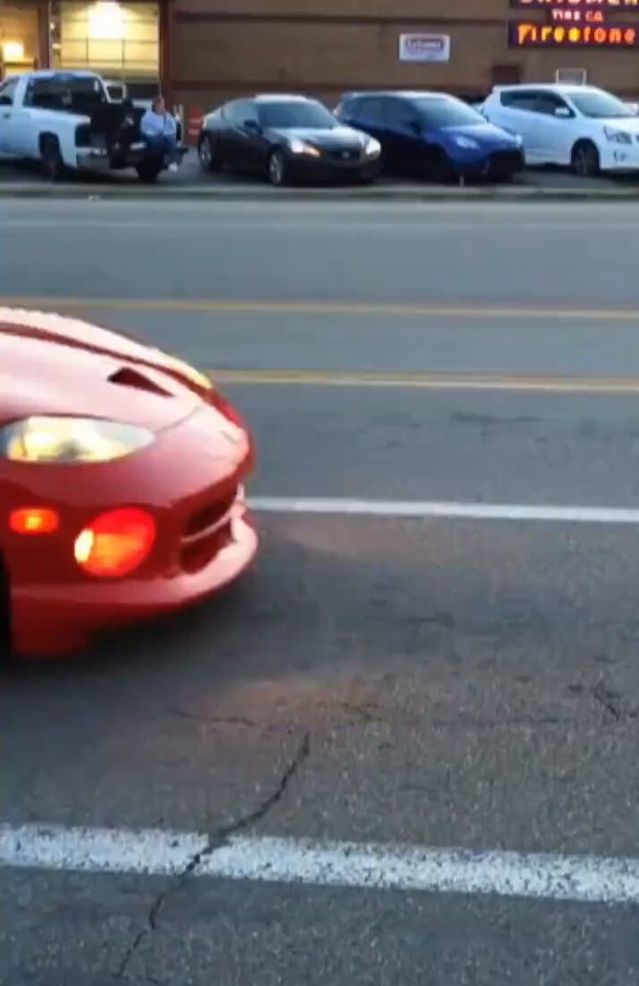 Un día normal para el dueño de un Dodge Viper.