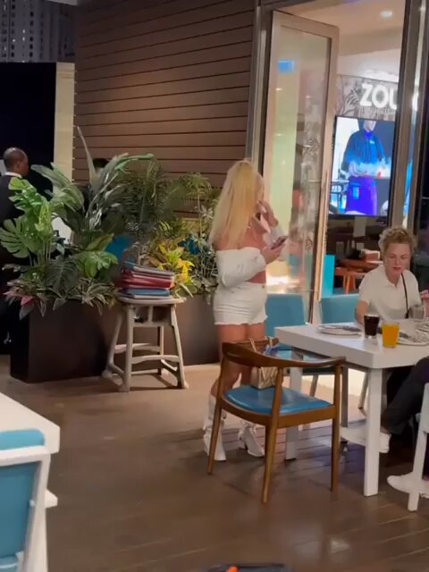 Marchando un pollo con sabor a butano por 100 pavos.