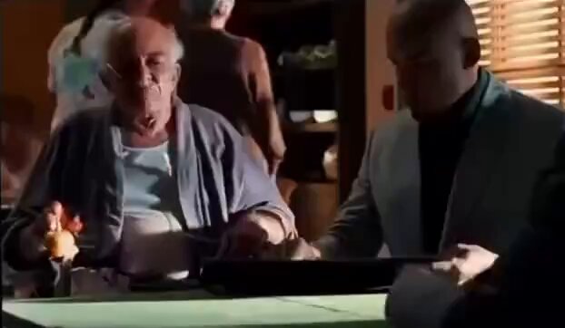 Epstein intentando averiguar de qué edad quiere la chica Stephen Hawking.