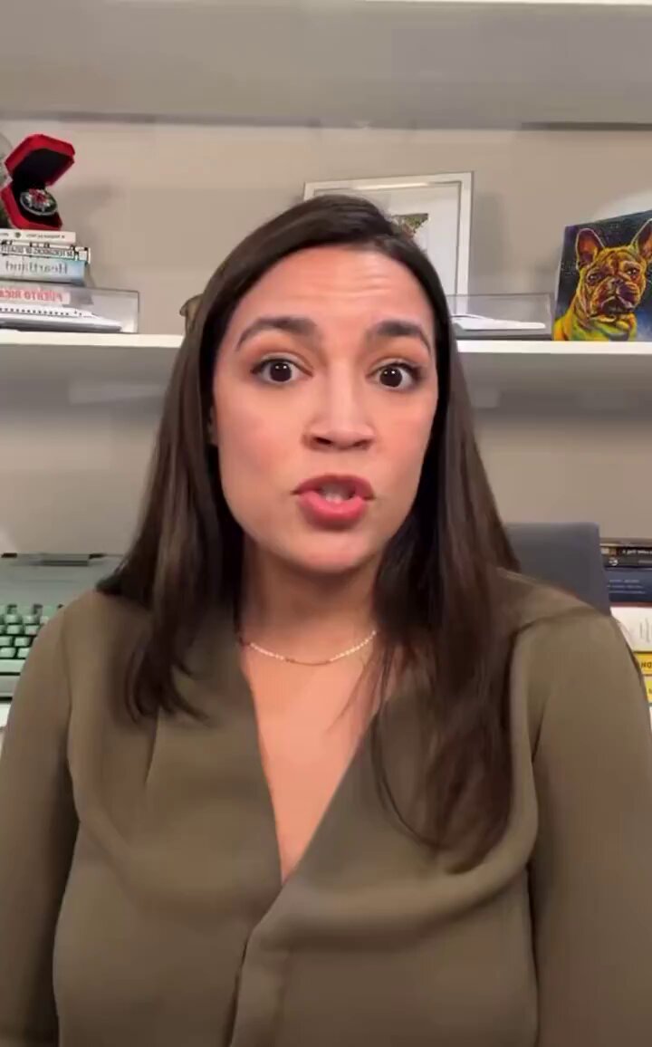 AOC: “Elon Musk es uno de los multimillonarios menos inteligentes que he conocido o visto”.