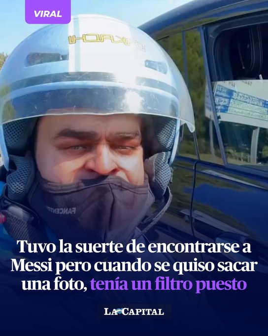 Tiene la fortuna de encontrarse con Leo Messi y cuando va a inmortalizar el momento no se da cuenta d que tenía activado un filtro de distorsión de caras.