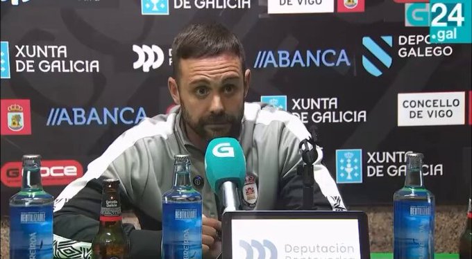 Tensión en la rueda de prensa del Real Ávila. El entrenador y el jefe de prensa se enzarzan en una acalorada discusión y alguien termina gritando como un gorrino en el mаtаdero.