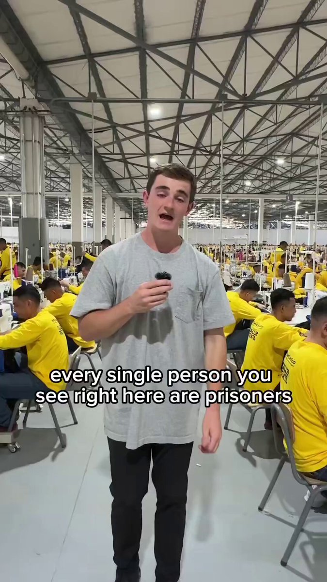 Bukele puso a 6.000 presos a trabajar todo el día para fabricar ropa para escuelas y hospitales.