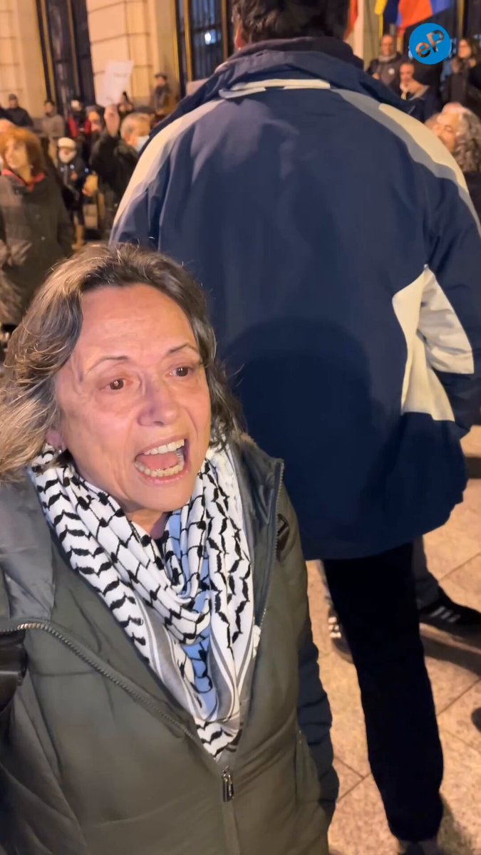 Mickey Mouse no debería meterse en política. Es él ídolo de muchos niños.