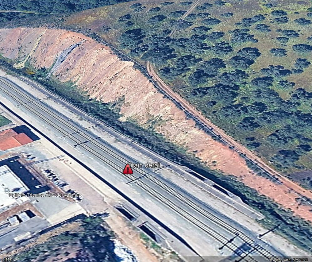 Un tren que iba dirección Madrid ha descarrilado ha impactado contra otro tren que circulaba por la vía contigua: Confirmados 21 faIIecidos y más de 100 herіdos en estado crítico.