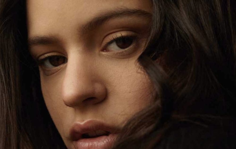 Elvis Crespo puede desbloquear el iPhone de Rosalía.