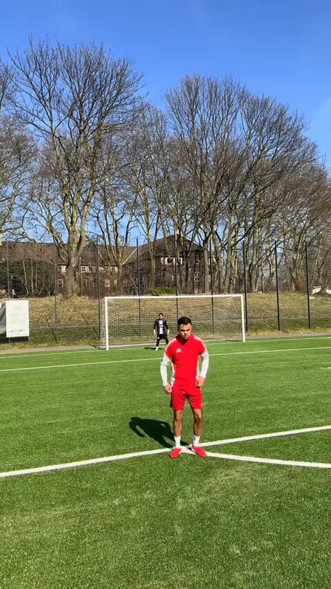 Os voy a hacer disfrutar del fútbol femenino durante minuto y medio.