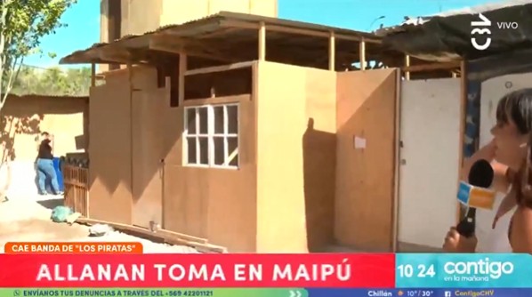 Una reportera iba a mostrar cómo detenían a 7 delincuentes pero apareció un gatito y salió una noticia más importante