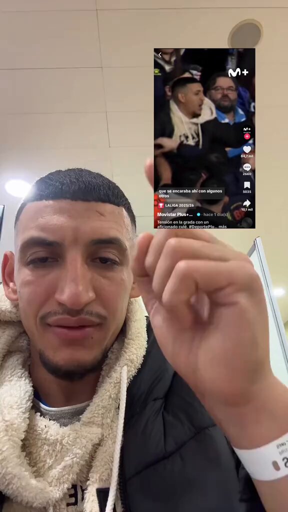 El moro al que echaron del estadio por liarla pide a Movistar wifi gratis para toda la vida y un iPhone 16 Pro Max por haberle emitido en las imágenes.