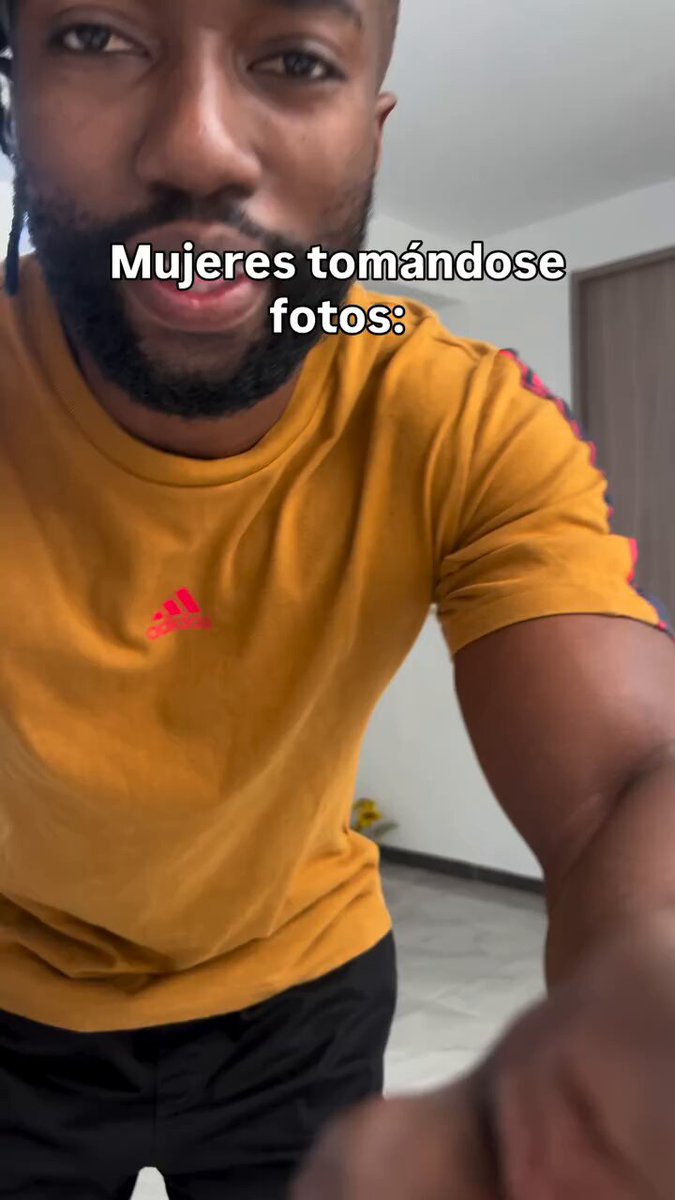 Mujeres haciéndose fotos.