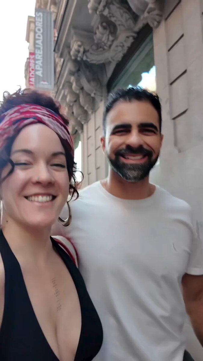 Imagina estar con una tía que fiscaliza cada segundo de la relación y hace reuniones periódicas de pareja como si fueran juntas de accionistas.