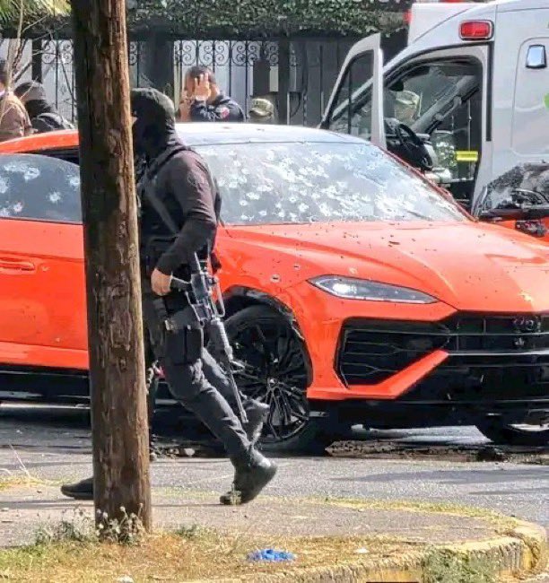 El empresario mexicano Alberto Prieto fue asesіnado por un cártel tras negarse a pagar la "cuota de protección". Su Lamborghini Urus recibió 200 disparos.