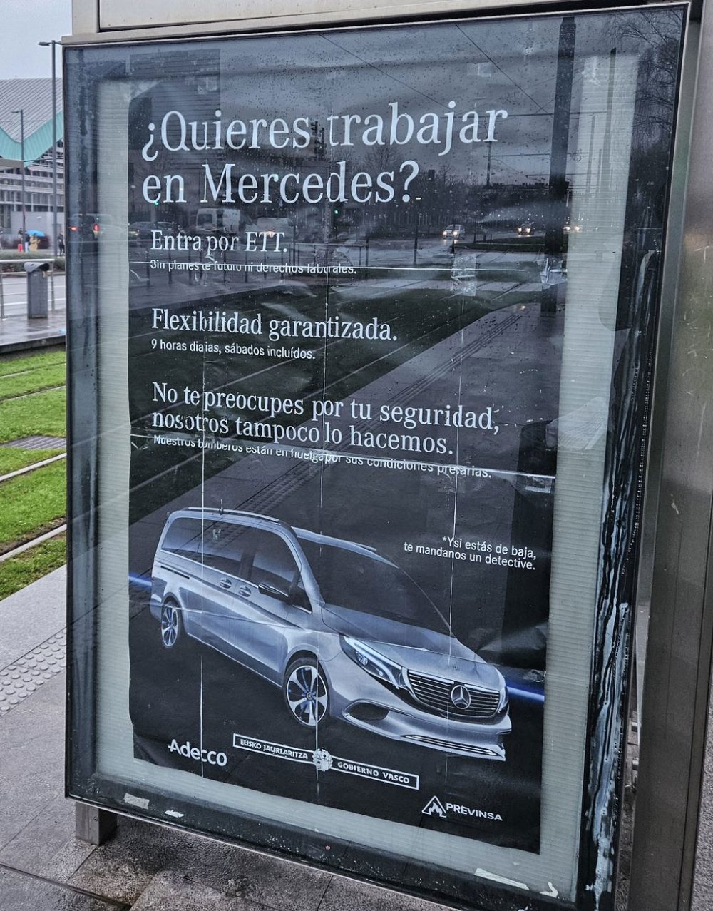 Parece que algunos trabajadores descontentos han hackeado algunas vallas publicitarias de Vitoria.