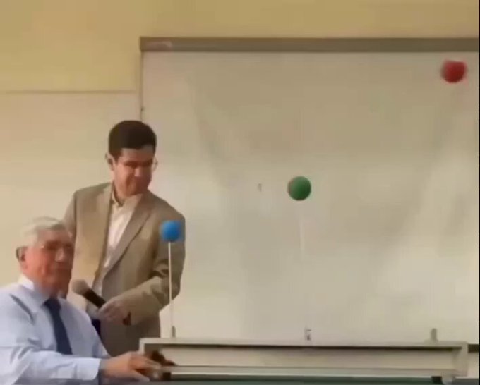 Explicando cómo distintas frecuencias consiguen activar la resonancia de distintas estructuras.