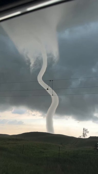 El tornado más fotogénico de la historia (NO es IA)