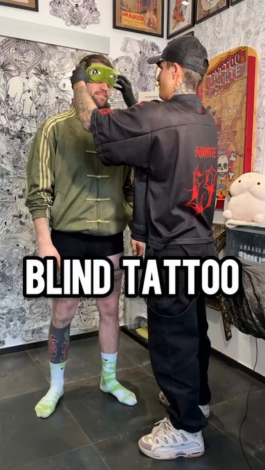 Tatuaje a ciegas.