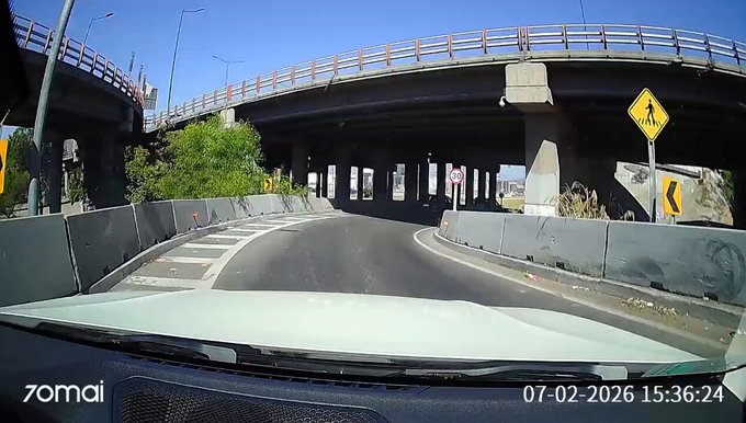 En algunos países de sudamérica hay que estar muy pendiente en las salidas y entradas de carreteras...