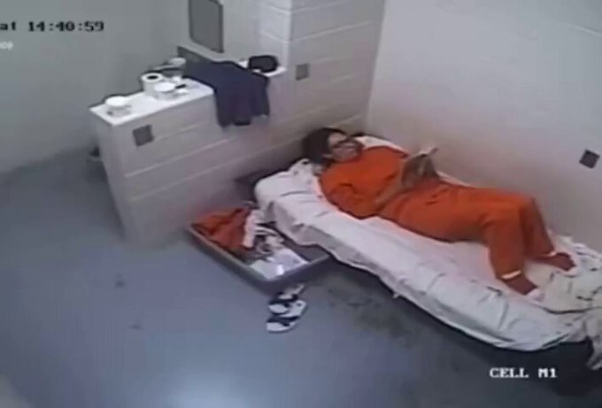 Esta es Ghislaine Maxwell en la cárcel de Brooklyn. En la misma unidad de aislamiento en la que está recluida Cilia Flores.