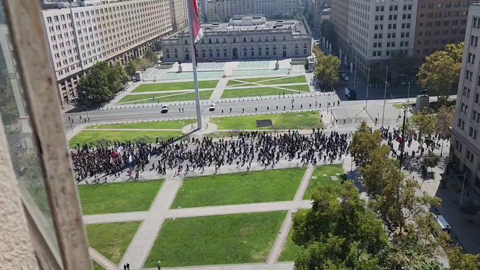 4 años sin protestas en Chile. Llega la derecha al poder y automáticamente TODOS A LA CALLE.