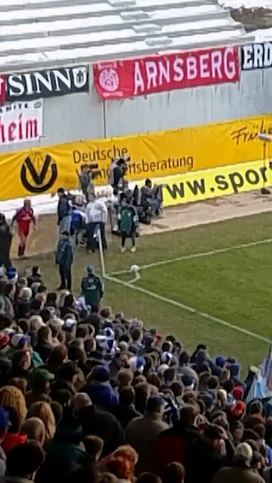 Oliver Kahn: "Hace exactamente 25 años, marqué mi primer —y único— gol profesional".