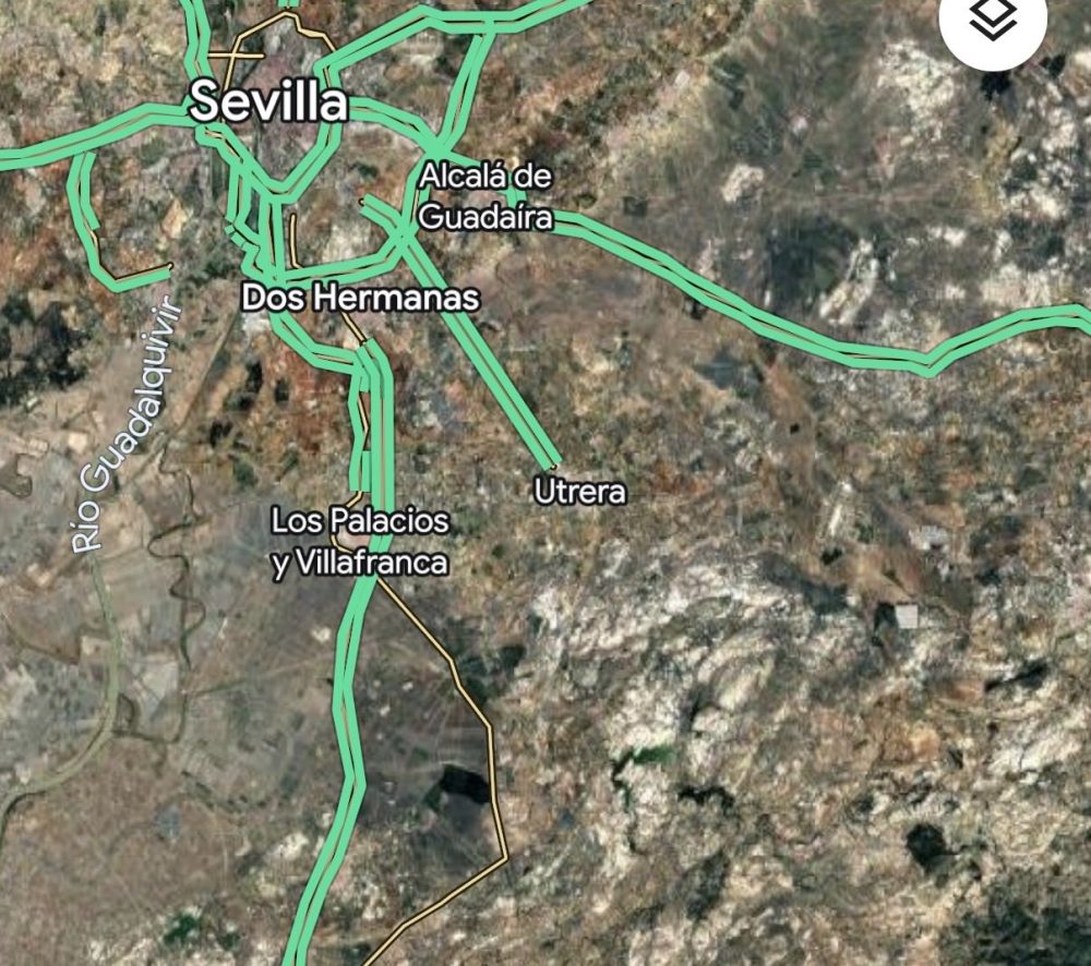 Este tío es jugador del Real Madrid.