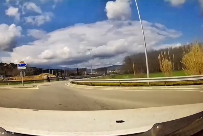 Ciclistas ciclisteando.