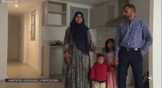 Una familia musulmana estrena piso en Barcelona.