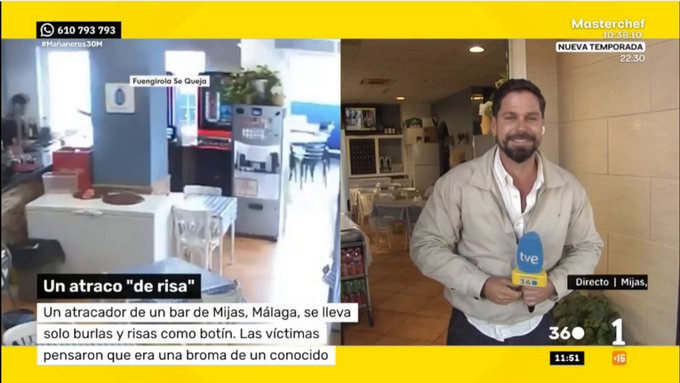 Un hombre entra a robar en un bar en Mijas con un machete y clientes y camarero se ríen de él porque creen que es una broma.