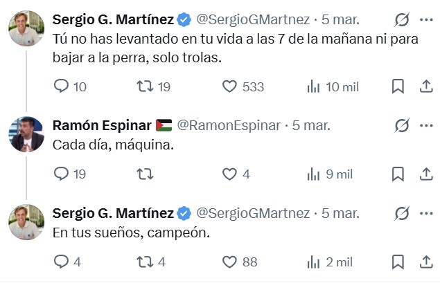 Este hombre no gana para rodilleras...