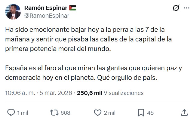 Este hombre no gana para rodilleras...