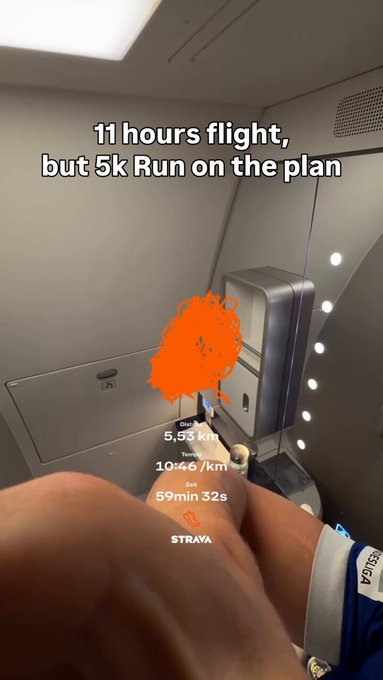 Viaje de 11 horas en avión. Reto: correr 5 km dentro del cuarto de baño.