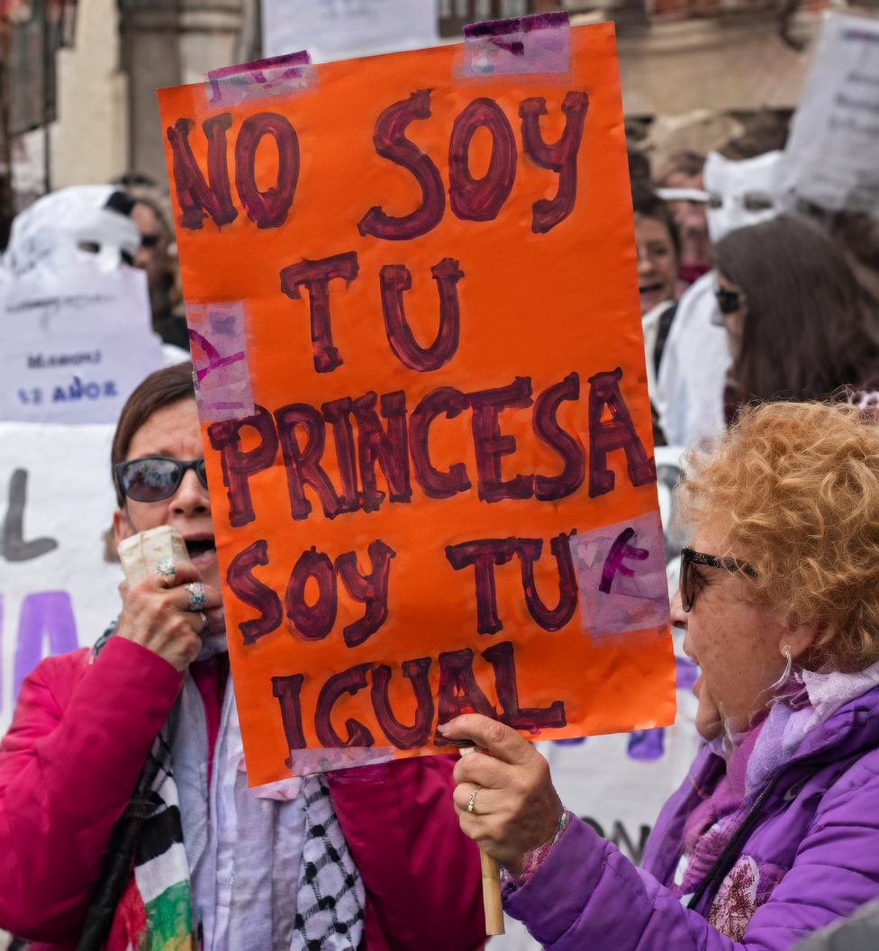 El 8M lo intentas parodiar y te sale peor que la realidad.