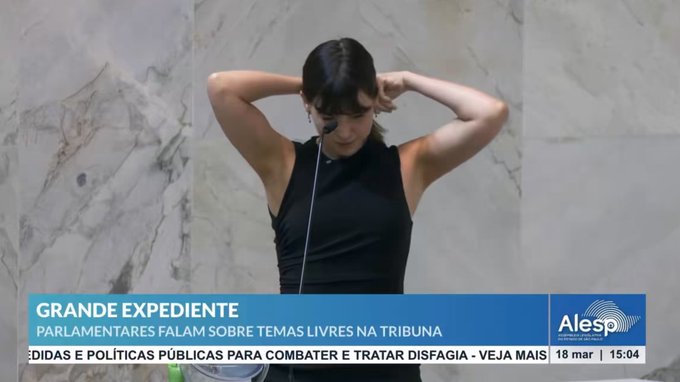 La diputada estatal brasileña Fabiana Bolsonaro se pinta la cara de negro en protesta por la elección de una legisladora transgénero: “Ahora, a los 32 años, he decidido vestirme como una persona negra ¿Me convertí en negra?”
