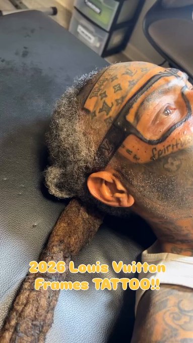 Yo despertándome en la habitación del hotel que compartía con 5 amigos durante el viaje de fin de curso en 4º de la ESO.