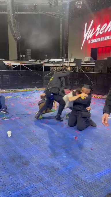 Vídeo cortado, charos gritando... todo en orden.