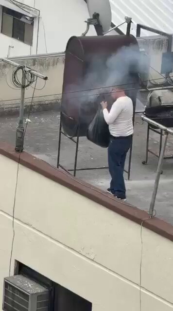 El presidente de Ecuador, Daniel Noboa, publica un video de la Embajada de Cuba en Quito.