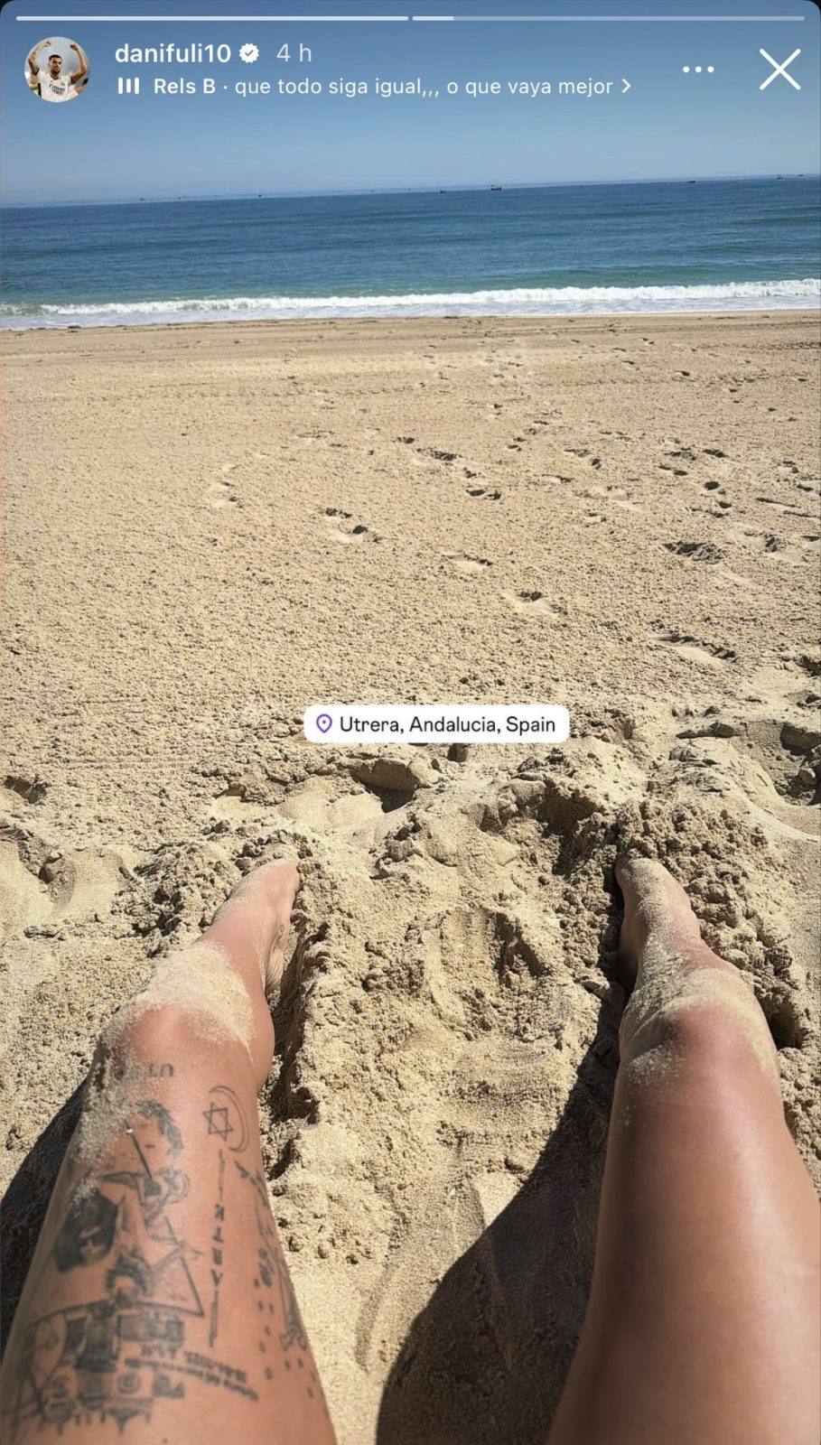 Este tío es jugador del Real Madrid.