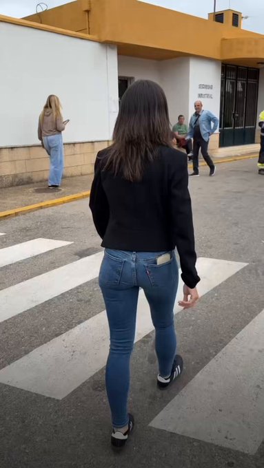 | Ione Belarra acata las normas y accede a Navantia tras el fracaso de su intento de ‘asalto’ mediático.