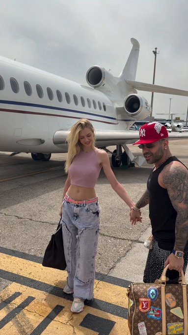 El hijo del ex Embajador de Irán en Venezuela presume de su viaje en jet privado mientras lleva una bolsa Louis Vuitton camino a una fiesta en Ibiza.