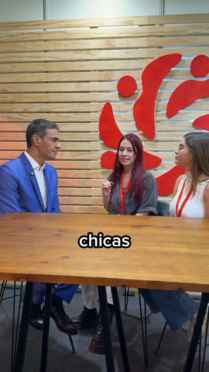 Carla Galeote y Julia 'Salander' tienen un encuentro con Pdro Snchz.