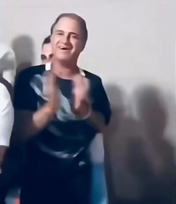 Cuando le prestas un brazo a tu tío manco.