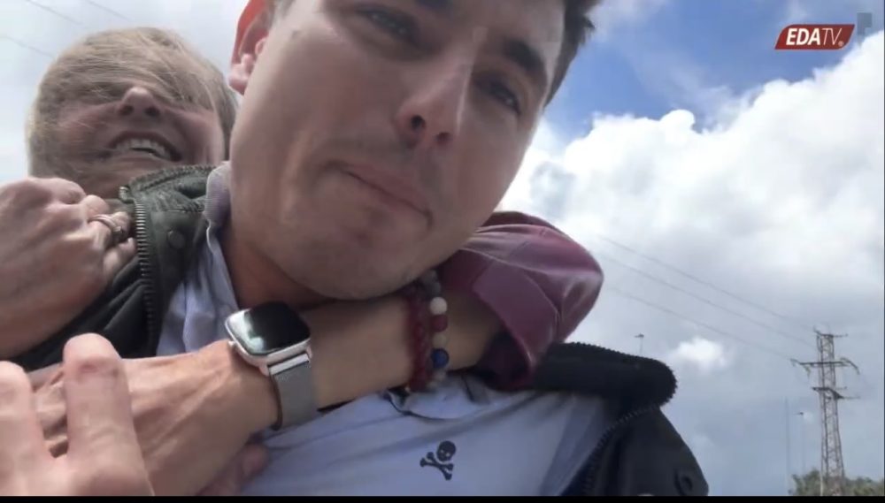 Vito Quiles se encuentra con Begoña Gómez y… ¡Dos salvajes charos aparecieron!