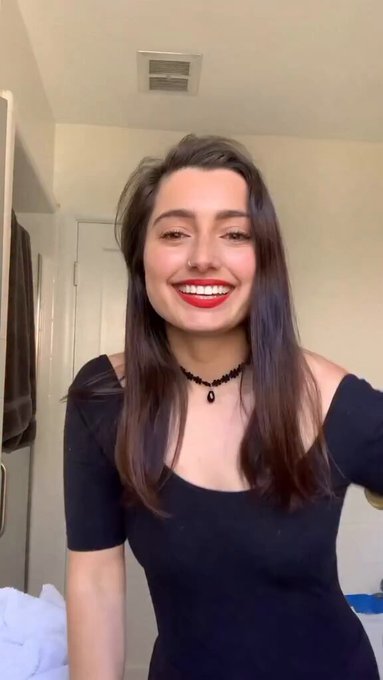 Esta mujer se tragó una trompeta.