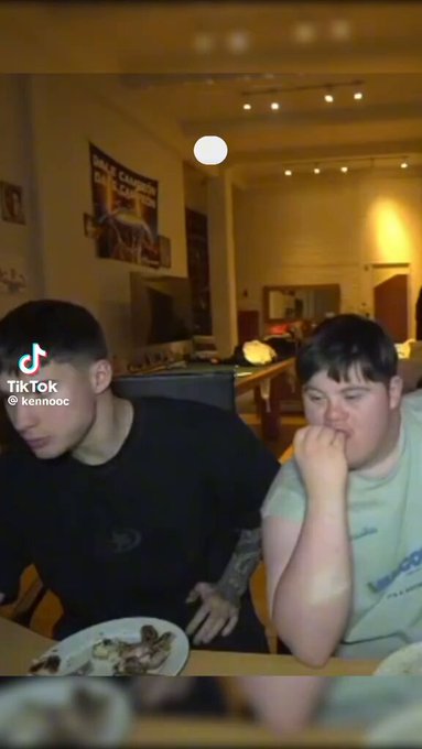 "Si respondes bien a 20 preguntas, te compro lo que quieras".